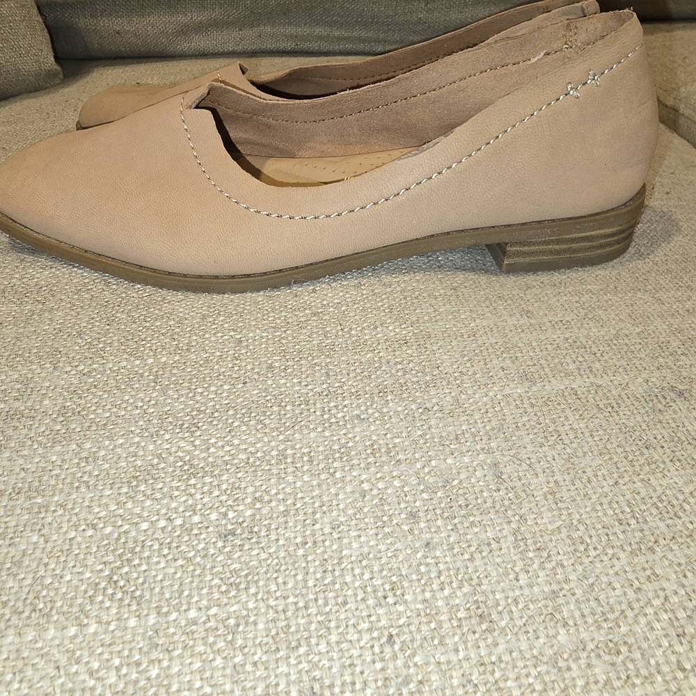 Clarks Women's Beige Flats
